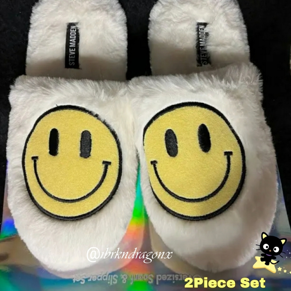 NWT Coordinated Sets Steve Madden Emogi Happy Slippers and Oversized Scarf - Picture 16 of 16